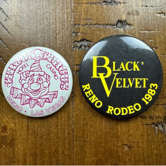 Vintage 1980's Las Vegas Circus Circus Hotel Casino Reno Rodeo Pinback lot of 2 - Picture 1 of 3